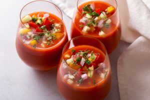 gazpacho andaluz, una de las comidas favoritas de quienes abrazan el estilo de vida mediterráneo