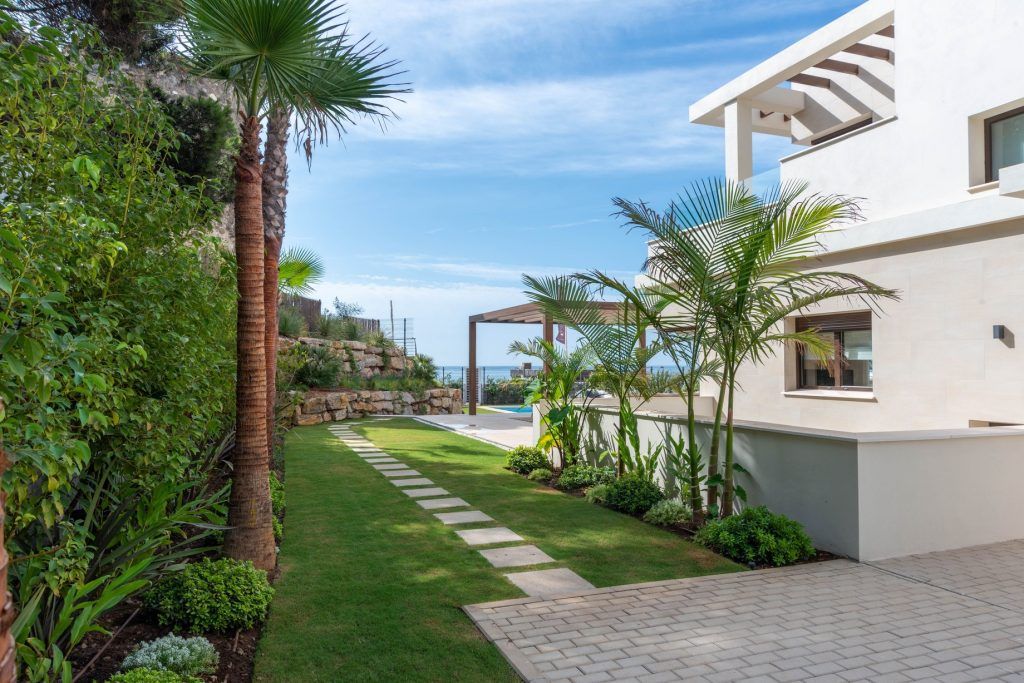 Guia para comprar una vivienda en la playa - VELAYA- Estepona