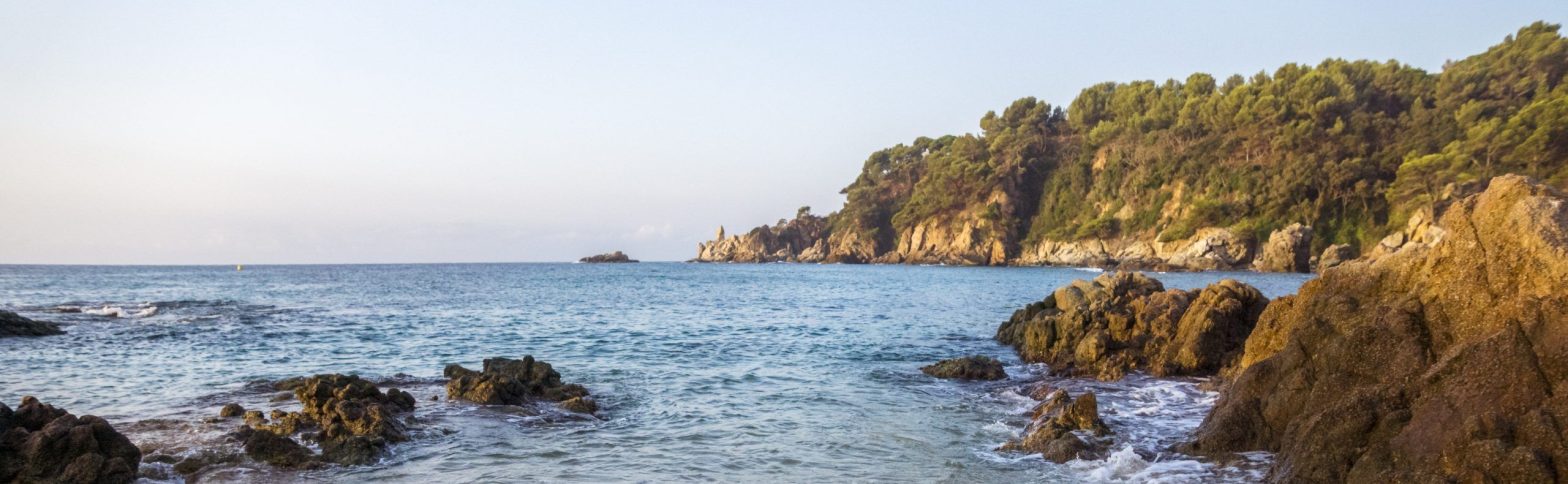Vistas obra nueva en la Costa Brava. Jardins de Sa Riera Living, Begur.