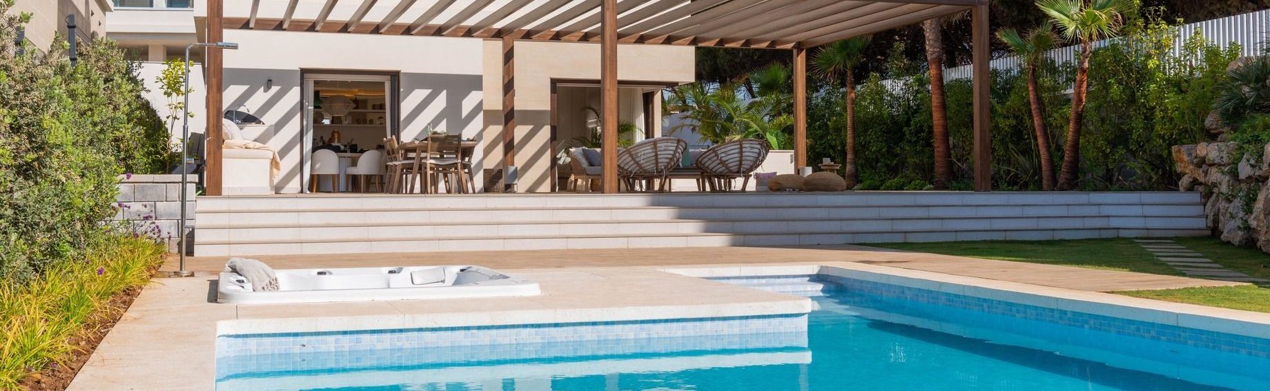 villa exclusiva en primera línea de playa en málaga