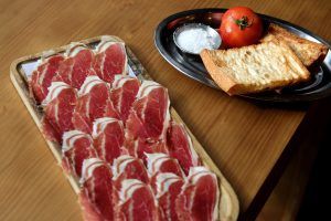 pan con tomate y jamón ibérico en Casa Candela uno de los mejores restaurantes de Rambla Catalunya