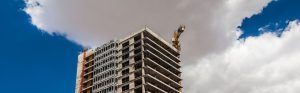 edificio en construcción, un potencial de inversión para quienes quieren comprar un piso como inversión en España