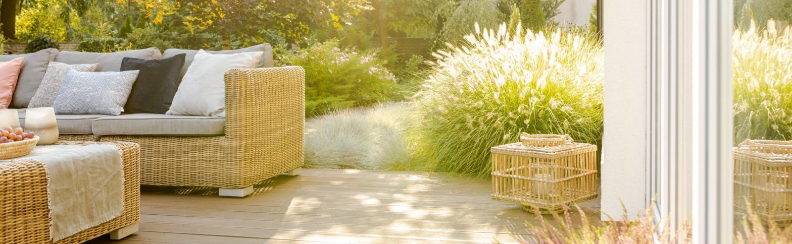 Amplia terraza con naturaleza, un diseño ideal para disfrutar de tu terraza todo el año